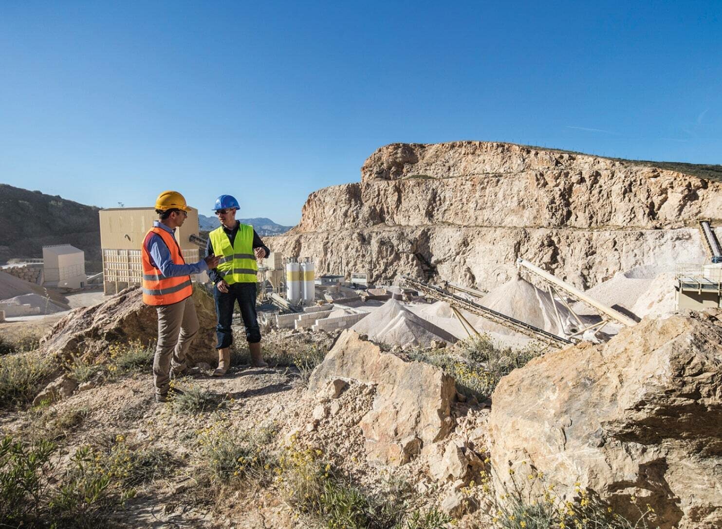 BASF Männer im Bergbaustollen